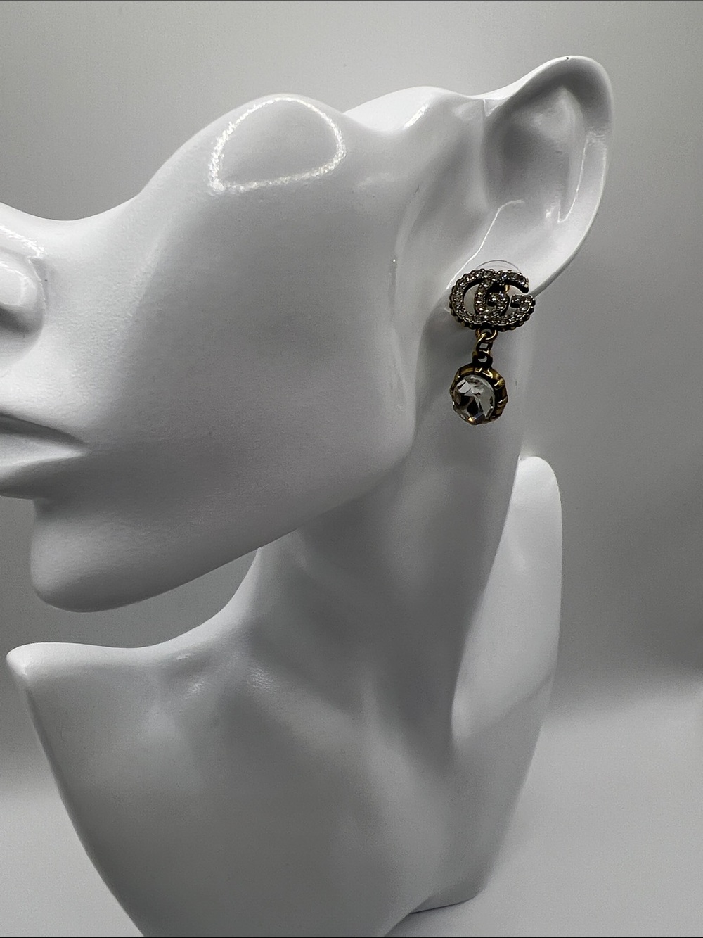 1465. Crystal Drop Gold-Tone Dangle Earrings